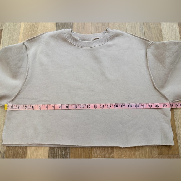Amaziyu Women’s Beige Cropped Sweatshirt - Picture 4 of 6